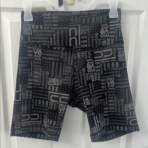 Lululemon Athletica Black and Gray Patterned Women's Shorts